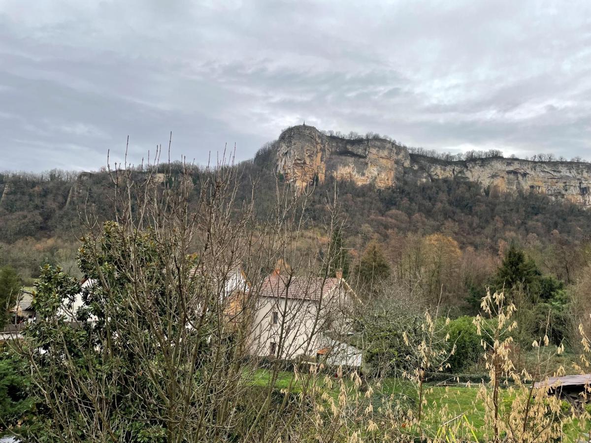 Вілла Les Glycines Hieres-Sur-Amby Екстер'єр фото